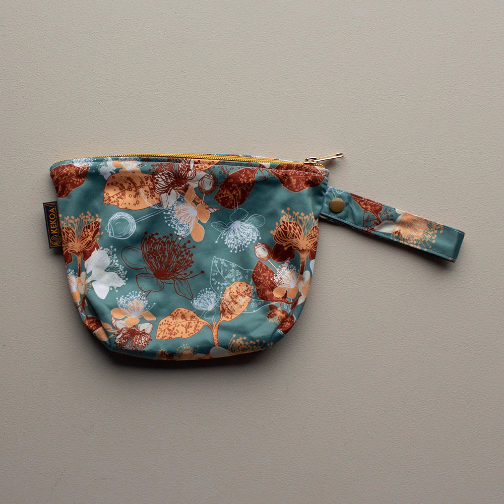 
                  
                    reusable nappy, birth, togs wet bag
                  
                